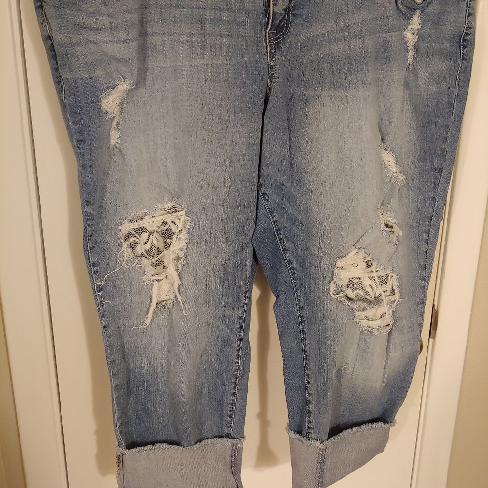 Distressed boyfriend cropped jeans with lace detail